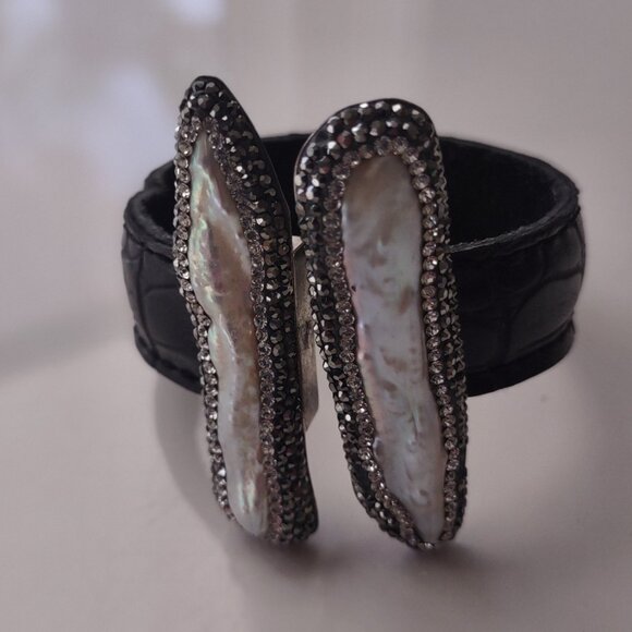 VINTAGE .925 STERLING SILVER LEATHER BAND PEARL CUFF BRACELET - Picture 10 of 14